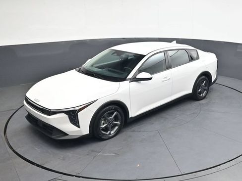 Used 2025 Kia K4 FWD image 30