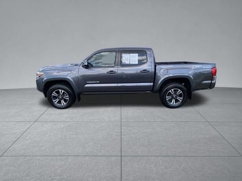 Used 2017 Toyota Tacoma TRD Sport w/ Premium & Technology Package AWD/4WD image 4