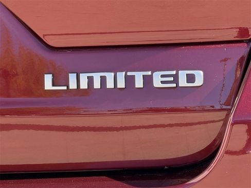 New 2025 Jeep Grand Cherokee Limited image 9