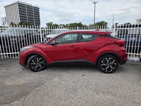 Used 2021 Toyota C-HR XLE FWD image 4