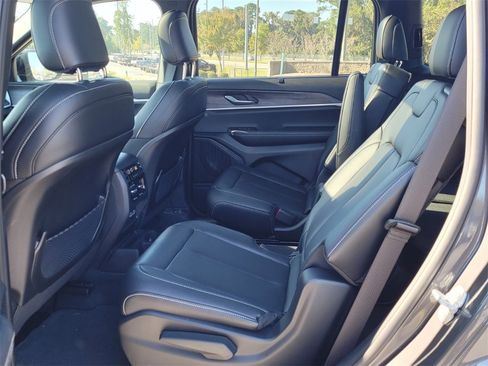 New 2025 Jeep Grand Cherokee L Limited w/ Luxury Tech Group II image 11