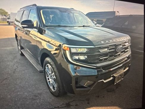 Used 2025 Ford Expedition Max Active AWD/4WD image 5