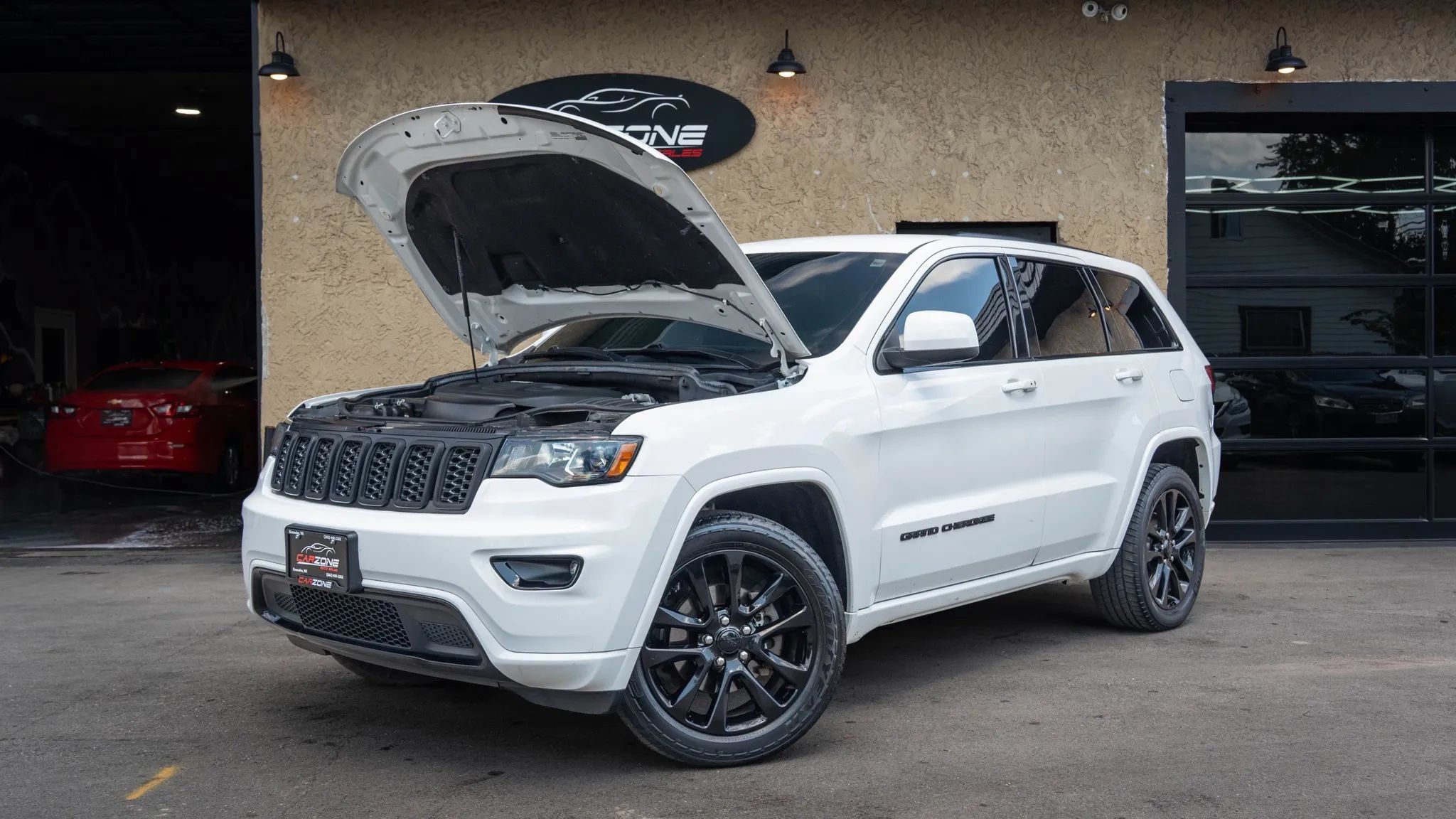 Used 2018 Jeep Grand Cherokee Altitude AWD/4WD image 12