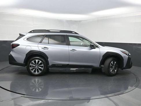 Used 2025 Subaru Outback Limited AWD/4WD image 41