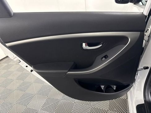 Used 2017 Hyundai Elantra GT image 18