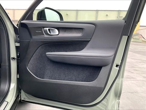 Used 2023 Volvo XC40 Recharge Ultimate w/ Protection Package Premier image 27