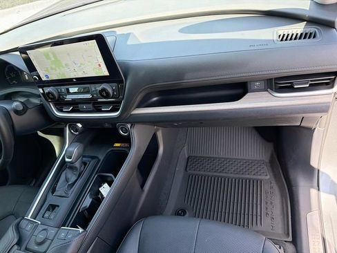 Used 2026 Toyota Grand Highlander AWD Hybrid image 16