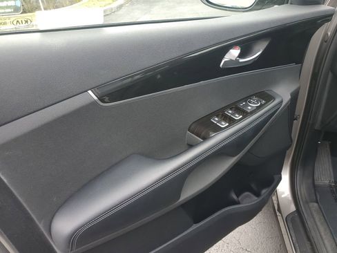 Used 2019 Kia Sorento EX image 29