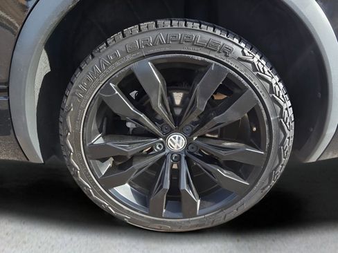 Used 2021 Volkswagen Tiguan SE R-Line image 9