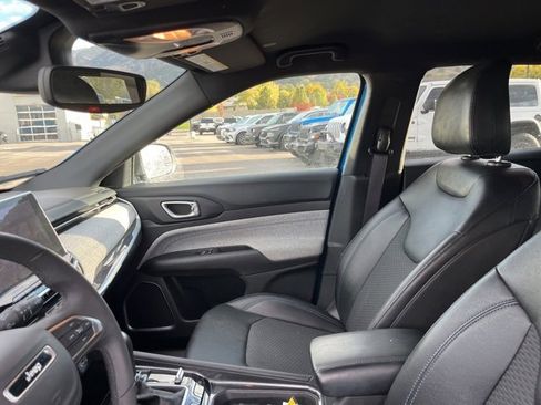 Used 2024 Jeep Compass Latitude image 13