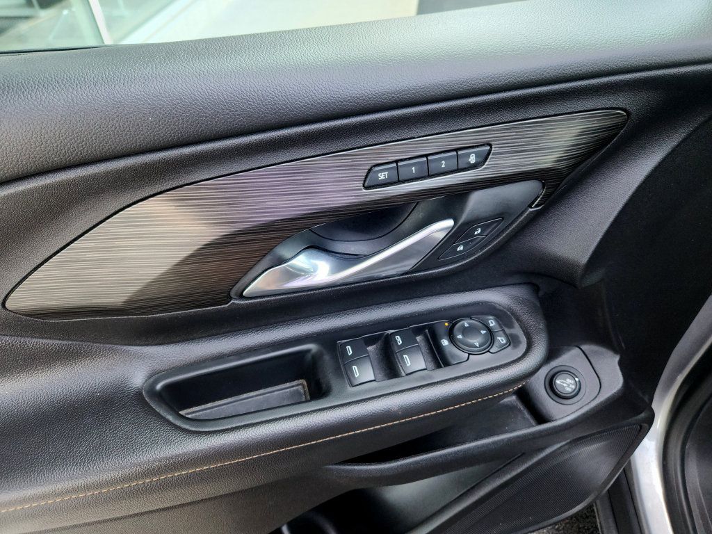 Used 2019 GMC Terrain SLT w/ Preferred Package FWD image 18