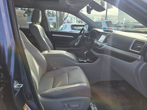 Certified 2017 Toyota Highlander XLE w/ Protection Package #3 image 11
