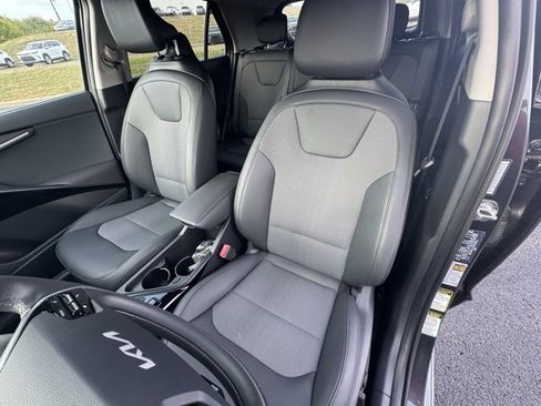Used 2025 Kia Niro EX image 11