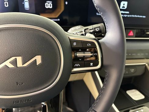 New 2026 Kia Carnival EX image 21