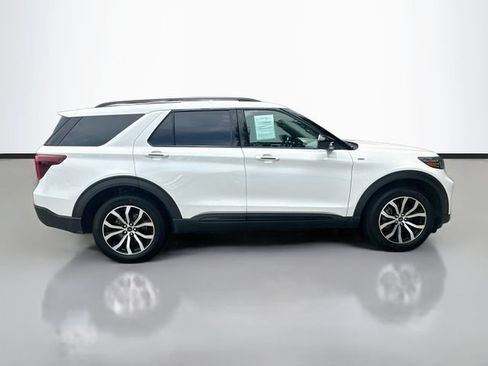 Used 2022 Ford Explorer ST-Line AWD/4WD image 5