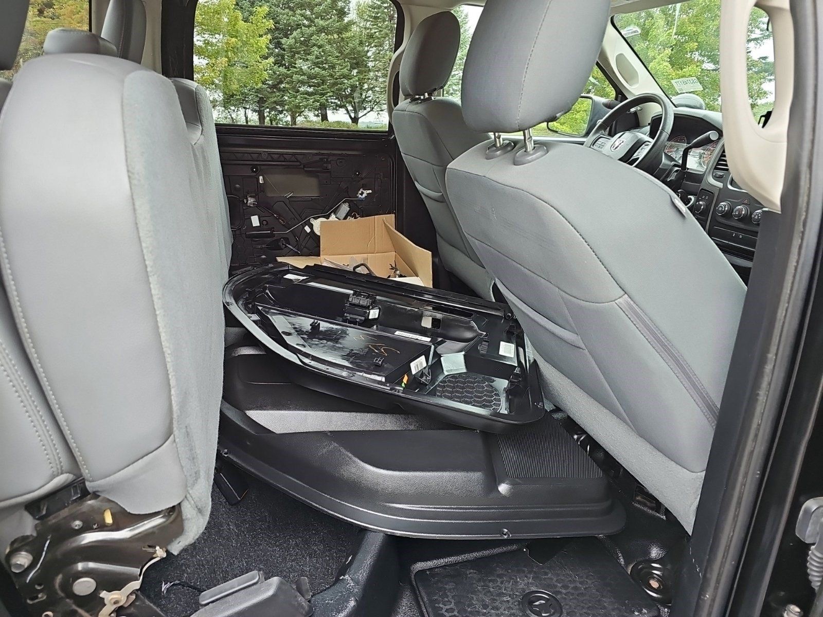 Used 2016 RAM 1500 4x4 Crew Cab image 16