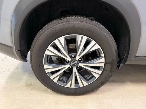 Used 2023 Nissan Rogue SV image 11