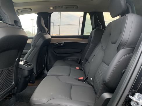 Used 2025 Volvo XC90 B5 Plus image 32