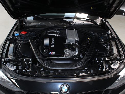 Used 2018 BMW M4 Coupe w/ Competition Package RWD image 32