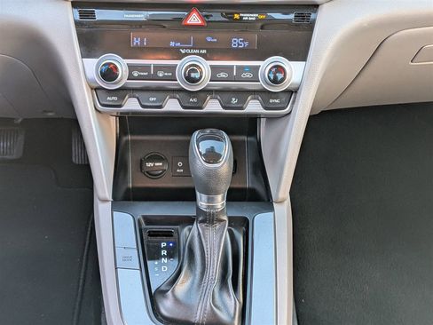 Used 2020 Hyundai Elantra SE image 22
