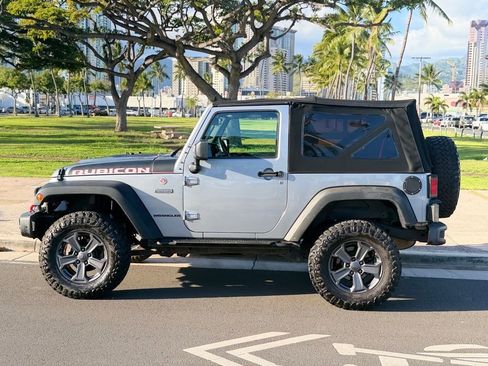 Used 2017 Jeep Wrangler Rubicon AWD/4WD image 2