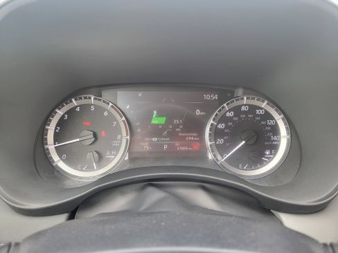 Used 2024 Toyota Highlander LE AWD/4WD image 22