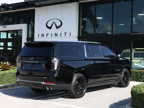 Used 2026 Chevrolet Suburban High Country RWD image 4