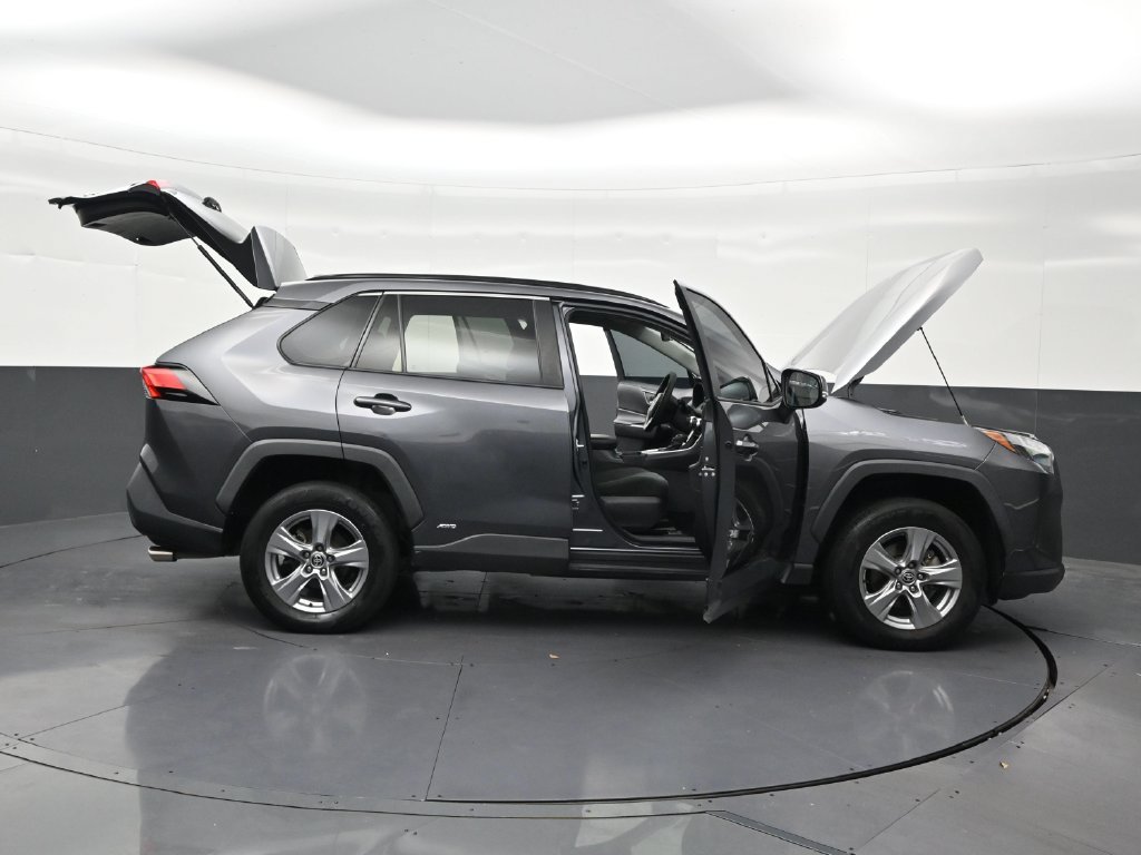 Used 2022 Toyota RAV4 XLE AWD/4WD image 35