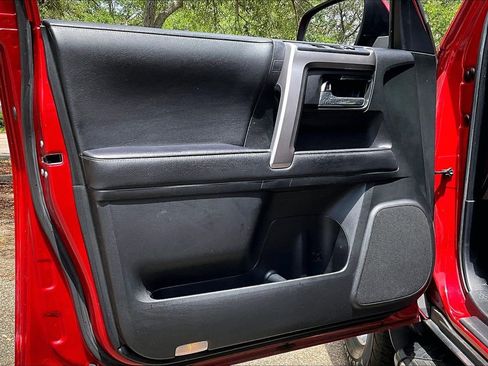 Used 2022 Toyota 4Runner SR5 AWD/4WD image 17