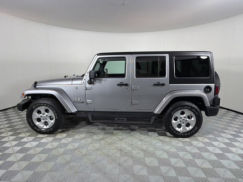 Used 2018 Jeep Wrangler Unlimited Sahara w/ Connectivity Group AWD/4WD image 8