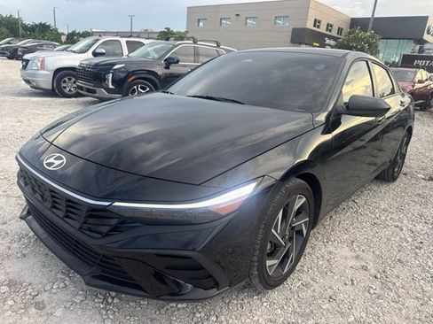 Used 2025 Hyundai Elantra Sport FWD image 1