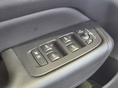Used 2023 Volvo XC60 B5 Plus w/ Protection Package Premier AWD/4WD image 23