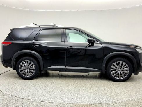 Used 2023 Nissan Pathfinder SL w/ SL Premium Package AWD/4WD image 4