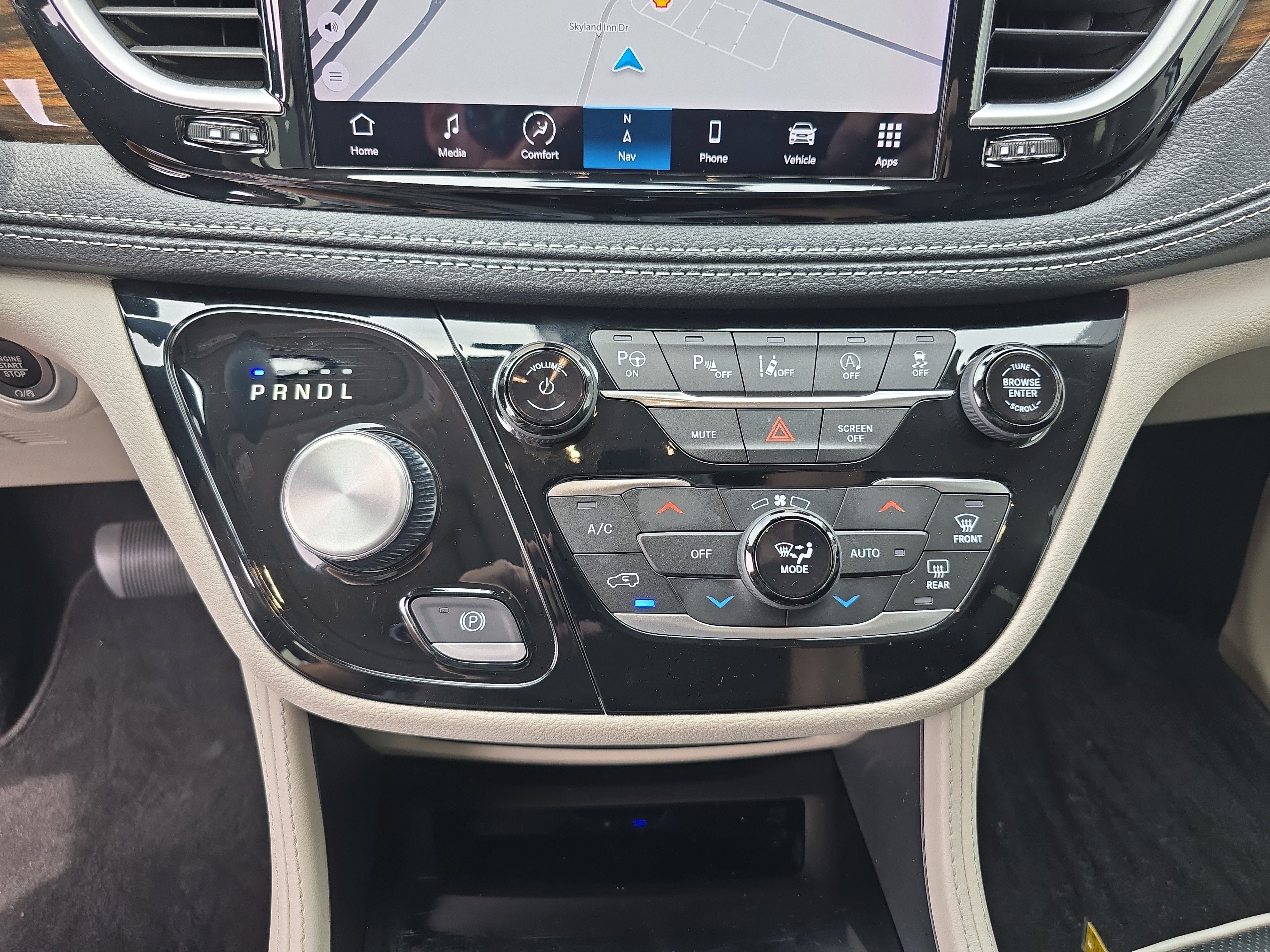 Used 2023 Chrysler Pacifica Limited w/ Uconnect Theater Family Group AWD/4WD image 27