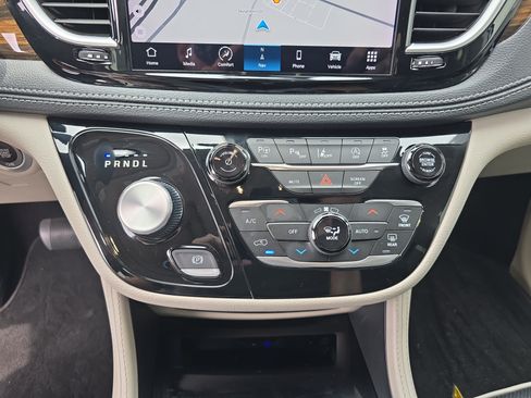 Used 2023 Chrysler Pacifica Limited w/ Uconnect Theater Family Group AWD/4WD image 27