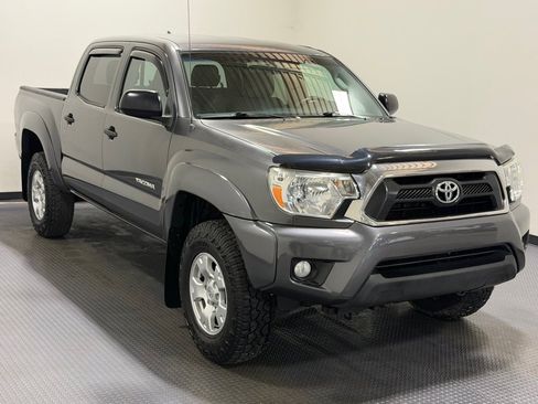 Used 2014 Toyota Tacoma 4x4 Double Cab w/ SR5 Package image 4