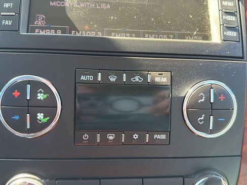 Used 2011 Chevrolet Tahoe LTZ AWD/4WD image 22
