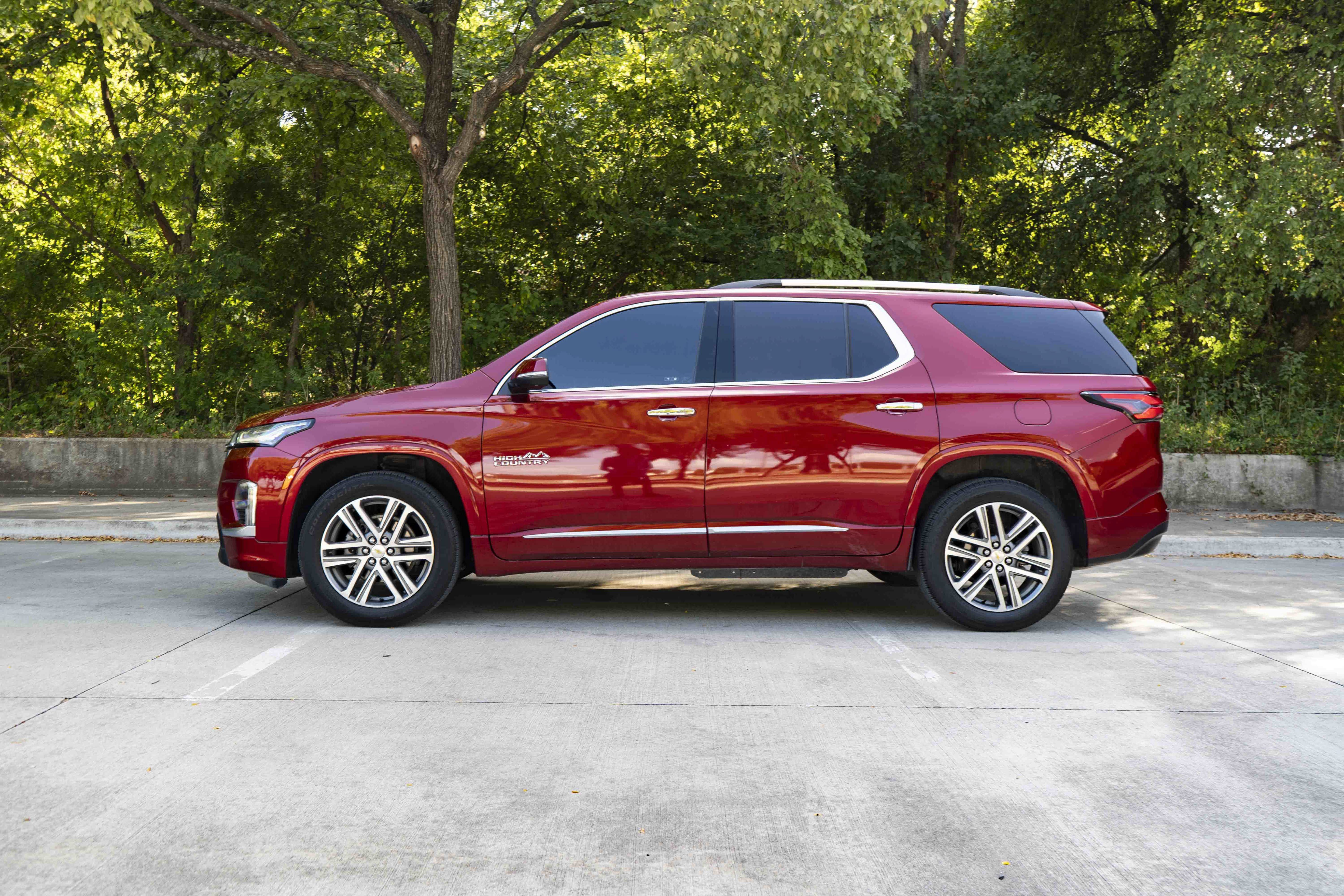 Used 2023 Chevrolet Traverse High Country w/ LPO, Floor Liner Package FWD image 6