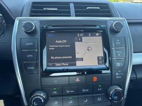 Used 2016 Toyota Camry SE w/ Moonroof Package FWD image 20