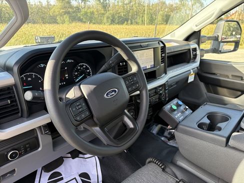 New 2025 Ford F550 4x4 Regular Cab Super Duty image 12