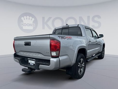 Used 2016 Toyota Tacoma TRD Sport w/ Towing Package AWD/4WD image 7