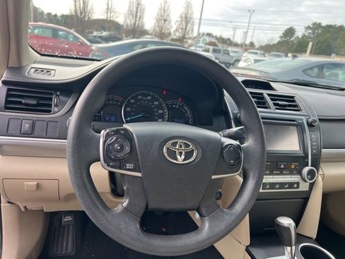 Used 2012 Toyota Camry LE image 13