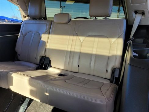 Used 2022 Ford Expedition Limited image 4