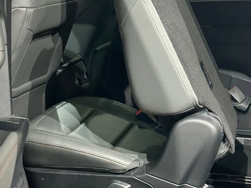 Used 2025 Ford Explorer Active w/ Active Comfort Package AWD/4WD image 51