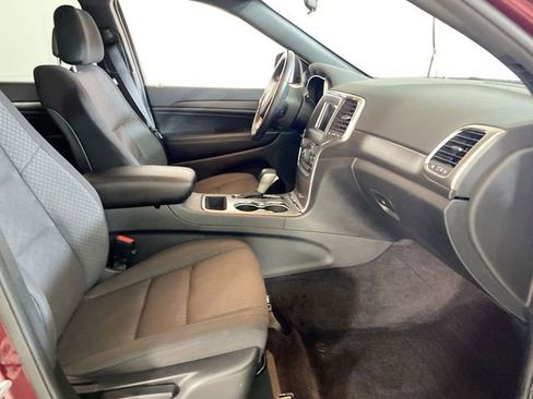 Used 2018 Jeep Grand Cherokee Laredo RWD image 35