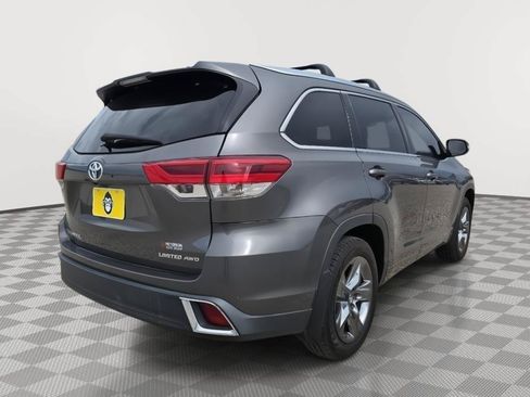 Used 2017 Toyota Highlander Limited AWD/4WD image 4