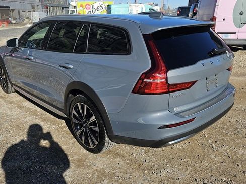 Certified 2024 Volvo V60 B5 Cross Country Ultimate image 2
