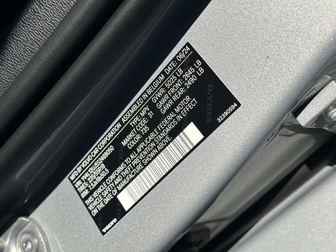 Certified 2025 Volvo XC40 B5 Core image 29