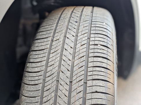 Used 2025 Volkswagen Atlas Cross Sport SE w/ Panoramic Sunroof Package image 37