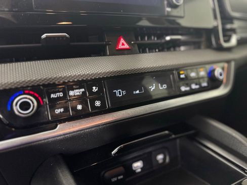 Used 2025 Kia Sportage LX image 26